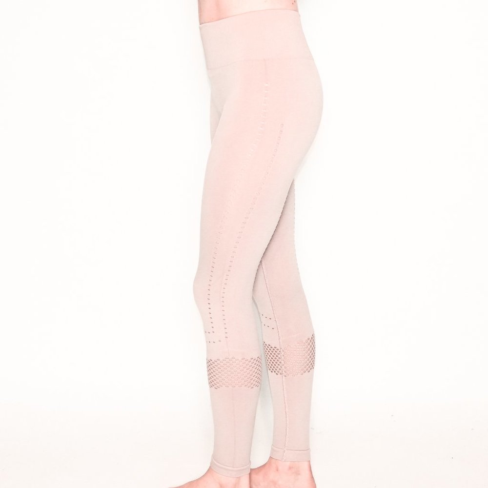 VARLEY Justin Perforated Blush Pink Knit Leggings - Picture 5 of 6